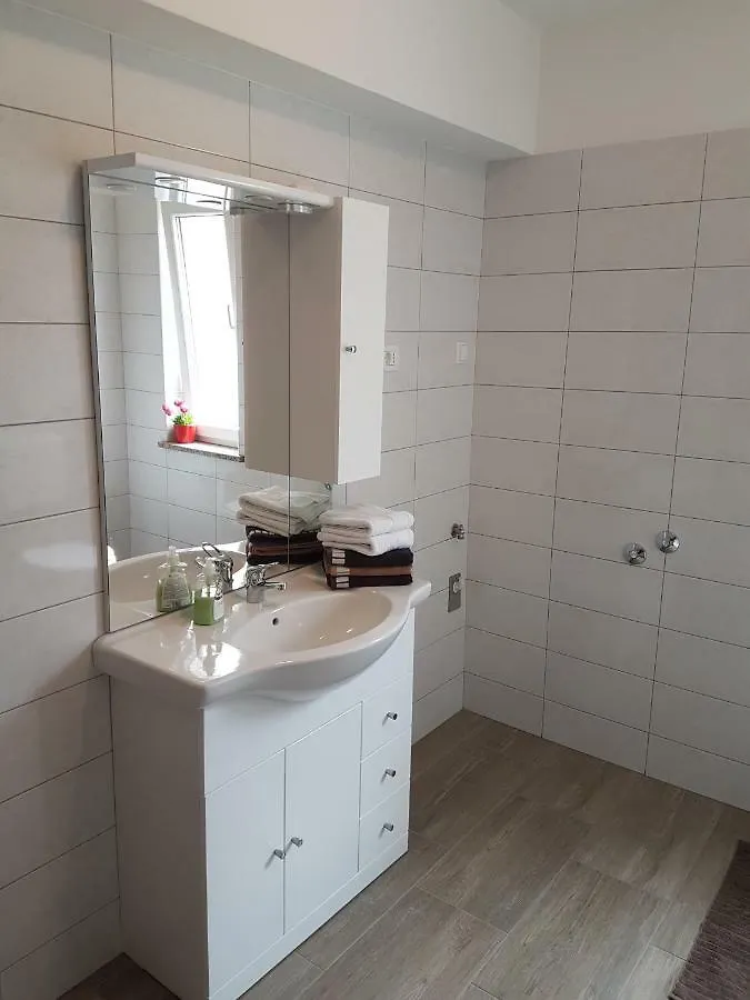 Apartments Eni Lovran