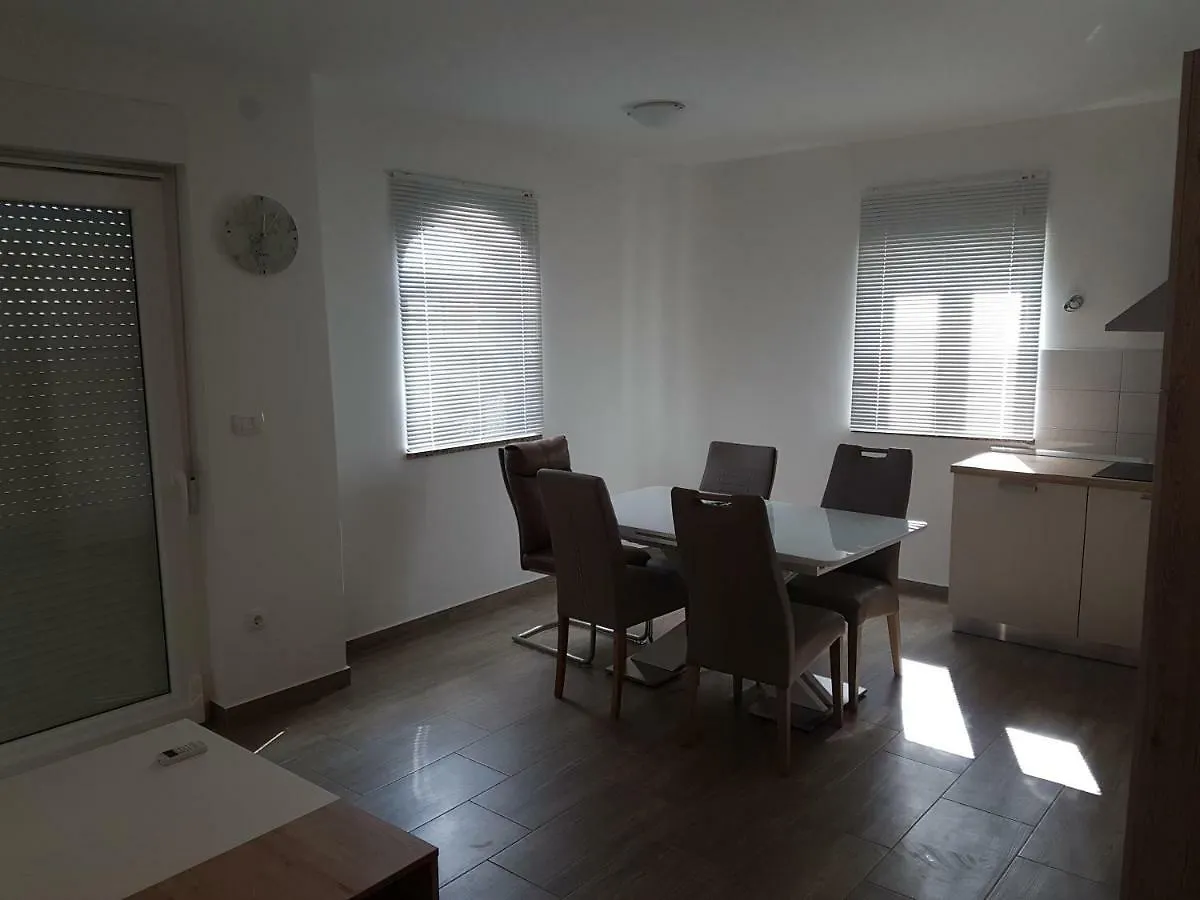 Apartments Eni Lovran