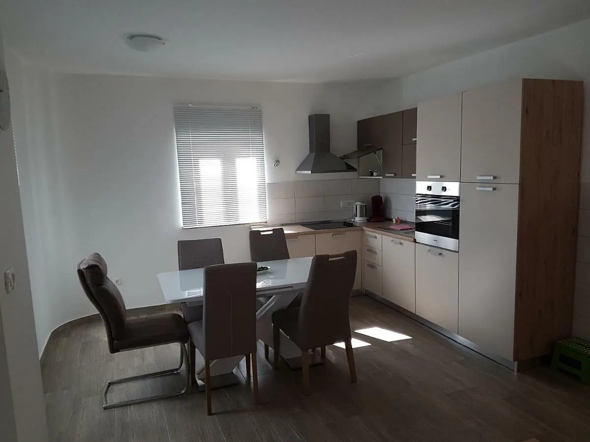 Apartments Eni Lovran