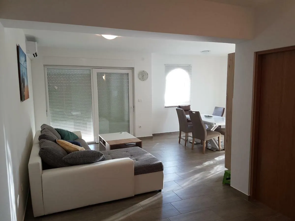 Apartments Eni Lovran 0*,