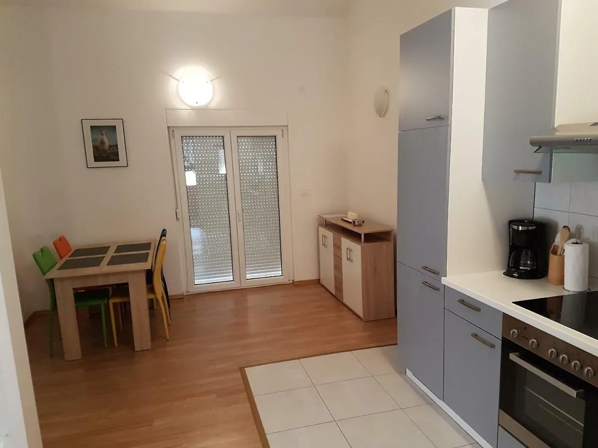 Apartments Eni Lovran